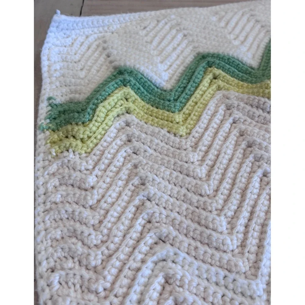 Vintage Handmade Crochet Chevron‎ Baby Blanket White Green Yellow Zig Zag Fringe